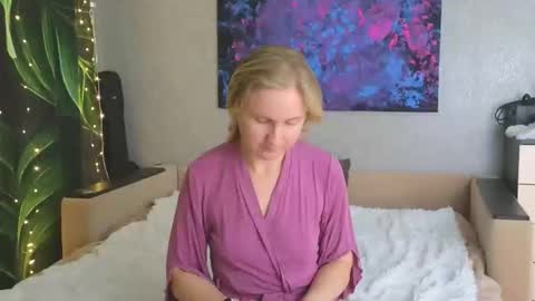 LanaviSmith online show from 12.19.25