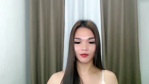 lanawyatt_ online show from 02.25.25