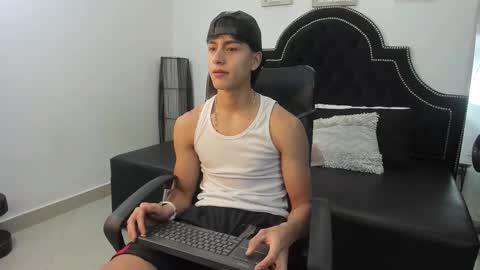 Snapshot of landercruz chatting on 10.19.25 landercruz online show from 10.19.25