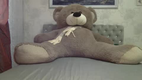 Snapshot of langoria chatting on 10.25.25 langoria online show from 10.25.25