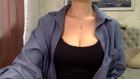 Snapshot of langoria chatting on 02.15.26 langoria online show from 02.15.26