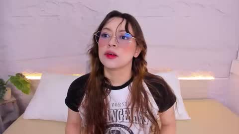 Snapshot of lanna_18_ chatting on 12.17.25 Lanna online show from 12.17.25