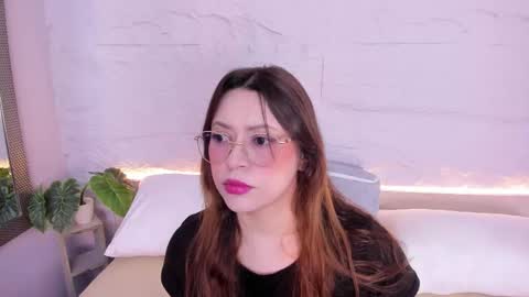 Snapshot of lanna_18_ chatting on 12.18.25 Lanna online show from 12.18.25