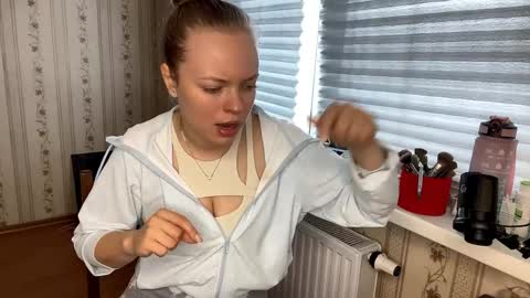 Snapshot of lanniecastellow chatting on 04.01.26 Hello My name is Lola online show from 04.01.26