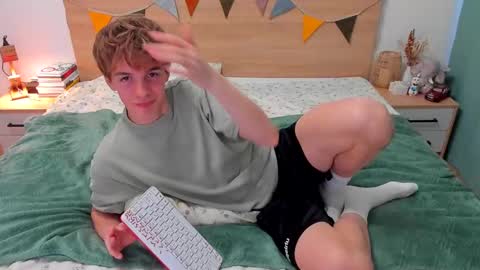 Snapshot of lanny_fandi chatting on 09.26.25 Fandi online show from 09.26.25