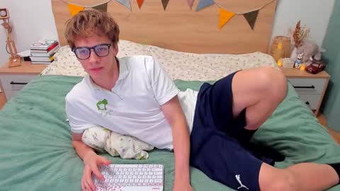 Snapshot of lanny_fandi chatting on 10.02.25 Fandi online show from 10.02.25