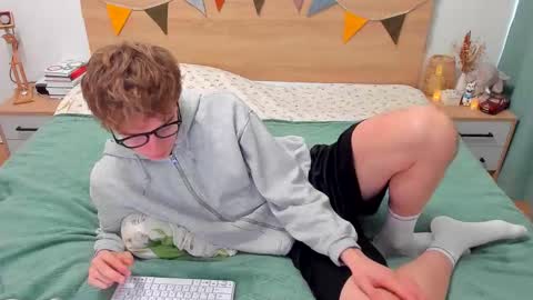 Snapshot of lanny_fandi chatting on 10.03.25 Fandi online show from 10.03.25