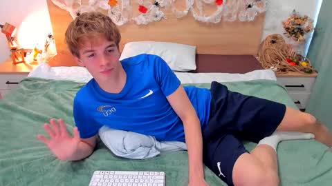 Snapshot of lanny_fandi chatting on 10.12.25 Fandi online show from 10.12.25