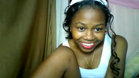 Snapshot of lara_belle chatting on 05.10.26 lara_belle online show from 05.10.26