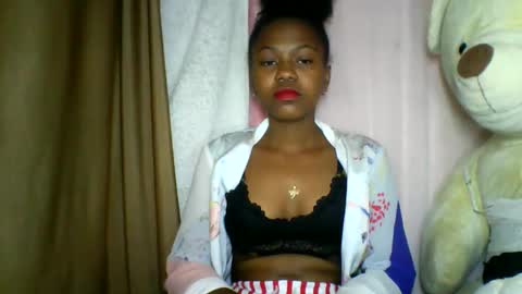 Snapshot of lara_belle chatting on 05.17.26 lara_belle online show from 05.17.26