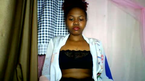Snapshot of lara_belle chatting on 06.17.26 lara_belle online show from 06.17.26