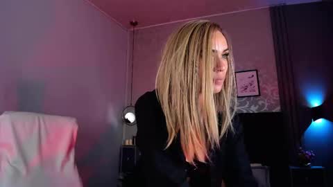 Lara online show from 02.12.25