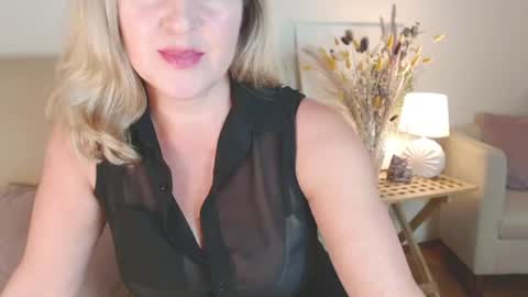 lara_fisher online show from 08.04.26