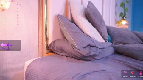 Hello Guys I am Lara Giraldo  WELCOME To my room online show from 12.13.24