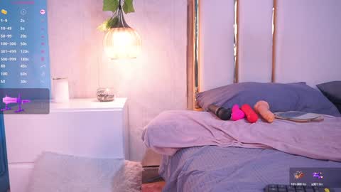 Hello Guys I am Lara Giraldo  WELCOME To my room online show from 01.12.25