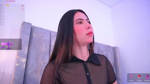 Hello Guys I am Lara Giraldo  WELCOME To my room online show from 02.11.25