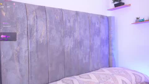 Hello Guys I am Lara Giraldo  WELCOME To my room online show from 09.16.25