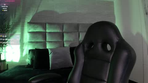 Lara  online show from 02.25.25