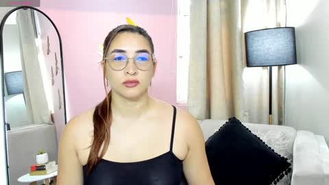 Snapshot of lara_martin chatting on 01.07.25 700 200 online show from 01.07.25