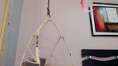Snapshot of lara_martin chatting on 01.10.25 700 200 online show from 01.10.25