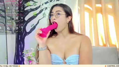      700  200   online show from 11.10.25