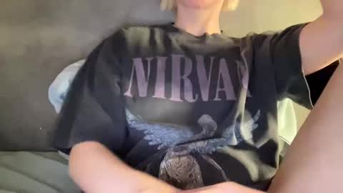 Lara Neon online show from 02.04.26