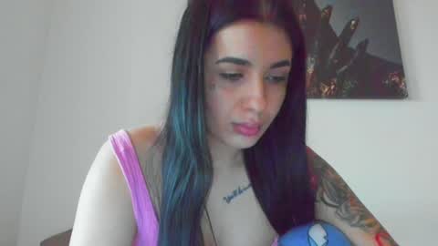 Snapshot of lara_squirtx chatting on 01.25.25 Lara online show from 01.25.25