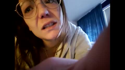 Snapshot of laraa333 chatting on 02.08.25 Little online show from 02.08.25