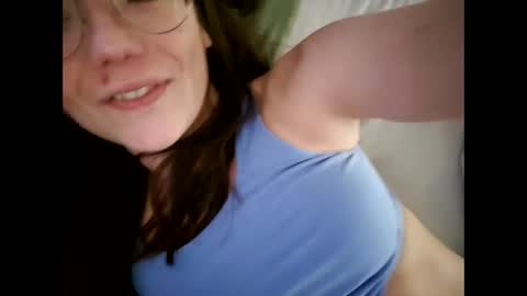 Snapshot of laraa333 chatting on 02.13.25 Little online show from 02.13.25