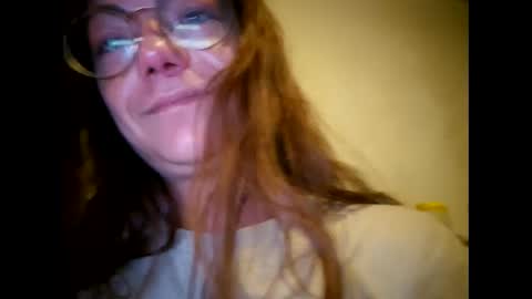 Snapshot of laraa333 chatting on 10.10.25 Little online show from 10.10.25