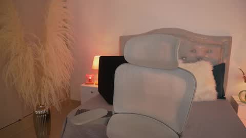 Lara  online show from 10.02.25