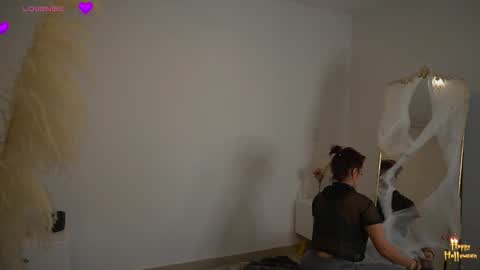 Lara  online show from 10.11.25