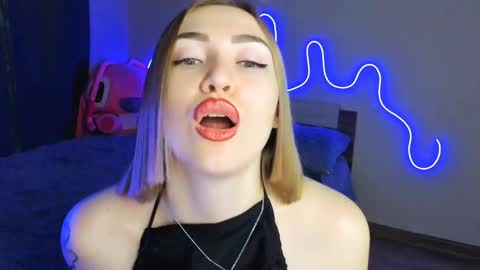 LaraKrein lk online show from 10.13.25