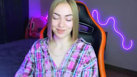 LaraKrein lk online show from 10.16.25