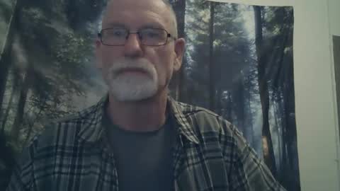Snapshot of larbie chatting on 12.24.24 Larbie online show from 12.24.24