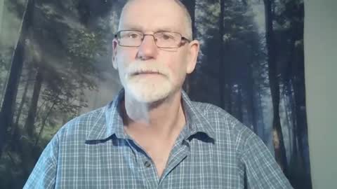 Snapshot of larbie chatting on 12.28.24 Larbie online show from 12.28.24