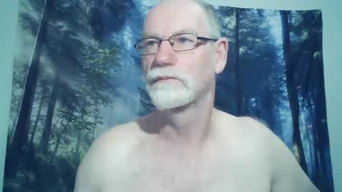 Snapshot of larbie chatting on 12.31.24 Larbie online show from 12.31.24