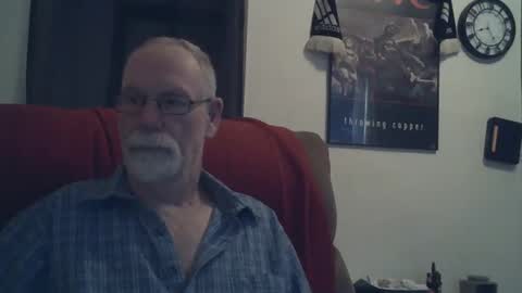 Snapshot of larbie chatting on 01.01.25 Larbie online show from 01.01.25