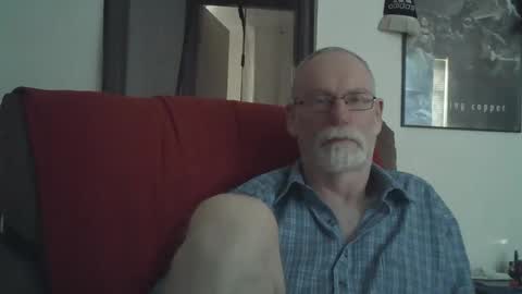 Snapshot of larbie chatting on 01.01.25 Larbie online show from 01.01.25