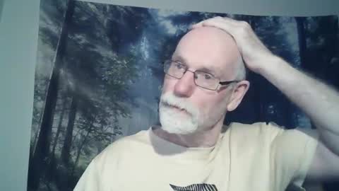 Snapshot of larbie chatting on 01.04.25 Larbie online show from 01.04.25