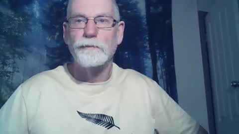 Snapshot of larbie chatting on 01.04.25 Larbie online show from 01.04.25