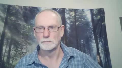 Snapshot of larbie chatting on 01.10.25 Larbie online show from 01.10.25