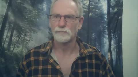 Snapshot of larbie chatting on 02.19.25 Larbie online show from 02.19.25