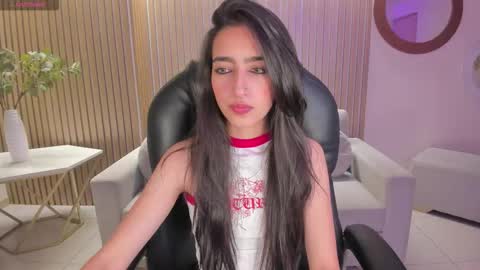 Snapshot of larisasmirnov chatting on 09.26.25 Larisa Smirnov online show from 09.26.25