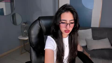 Snapshot of larisasmirnov chatting on 09.29.25 Larisa Smirnov online show from 09.29.25