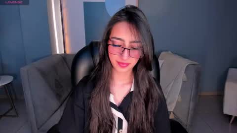 Snapshot of larisasmirnov chatting on 10.29.25 Larisa Smirnov online show from 10.29.25