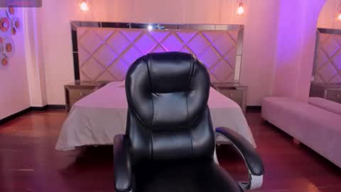 Larisa Smirnov online show from 12.17.25