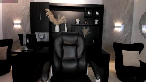 Larisa Smirnov online show from 01.18.26