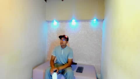 LARRY online show from 01.10.26