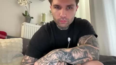 Snapshot of larsskeet chatting on 02.14.26 larsskeet online show from 02.14.26